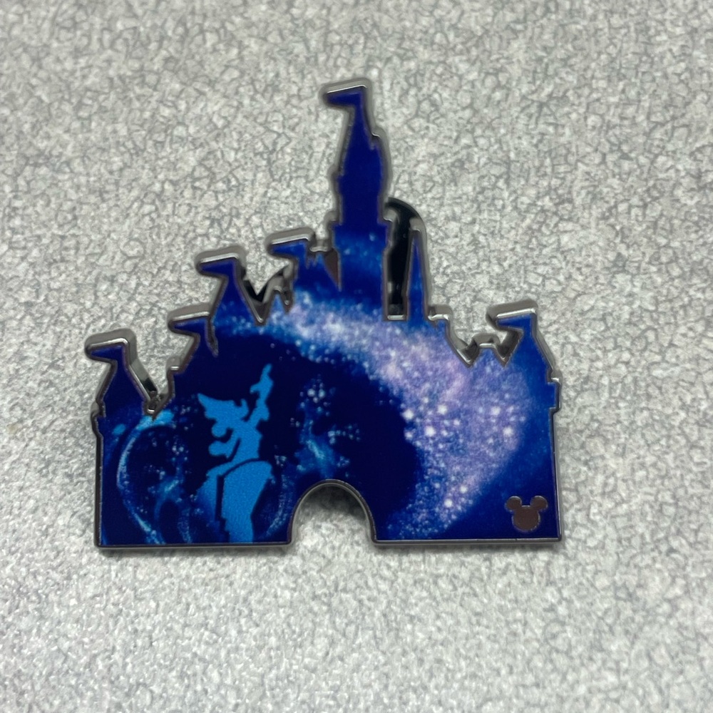 Sorcerer Mickey Disneyland 2025 Wave B Hidden Disney. castle pin